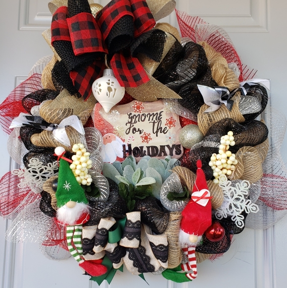 Christmas Wreath Gnome for the Holidays - Picture 10 of 15
